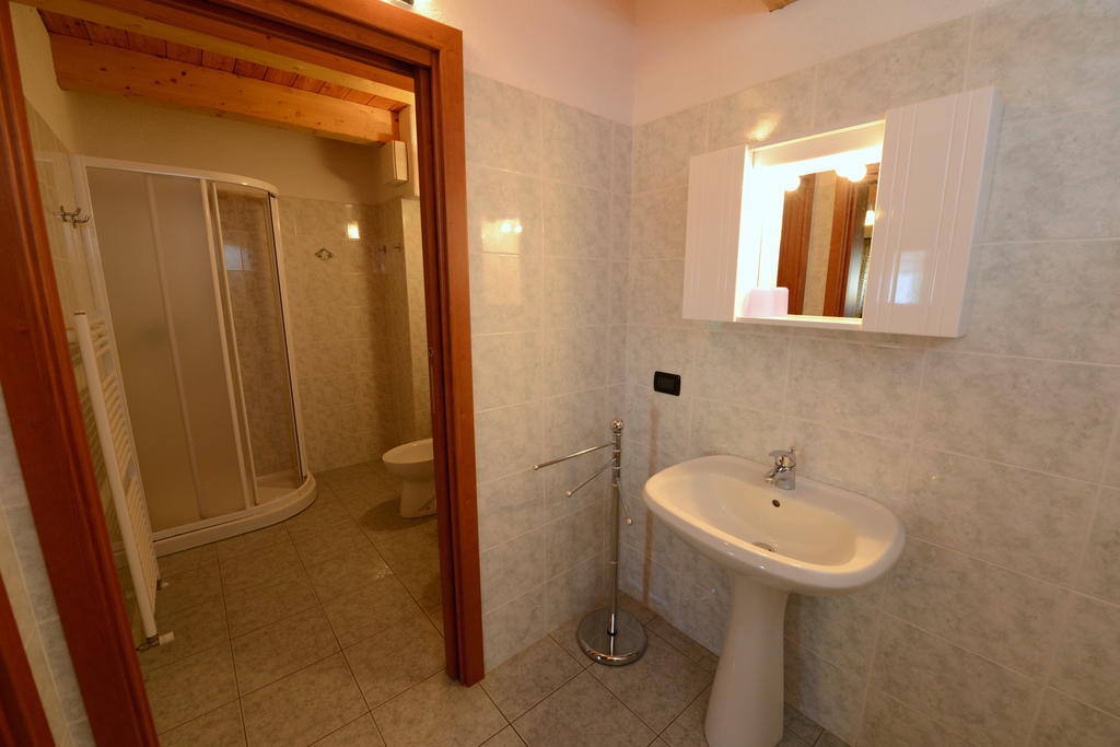 Vieilles Maisons D'Introd Cameră foto