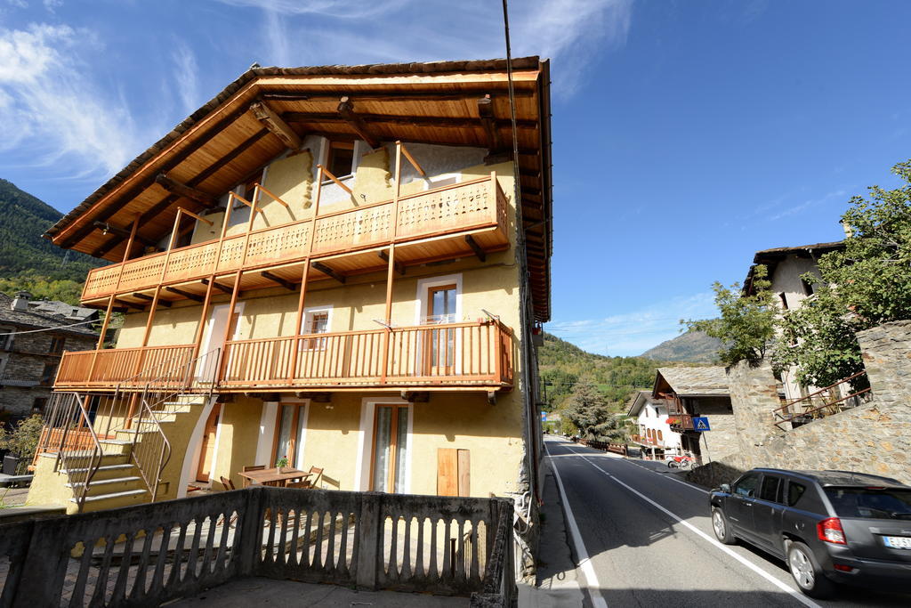 Vieilles Maisons D'Introd Cameră foto